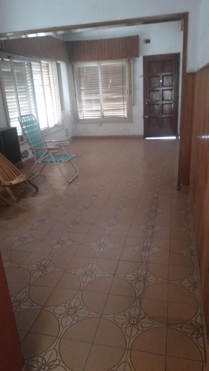 Casa de cuatro ambientes a la venta en José C Paz