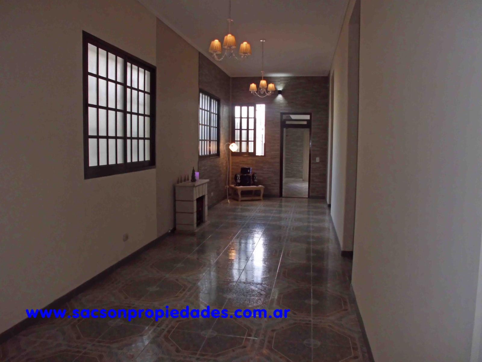 V523 Villa Sarmiento Venta Casa en PH 5 amb.con cochera, patio y piscina Impecable