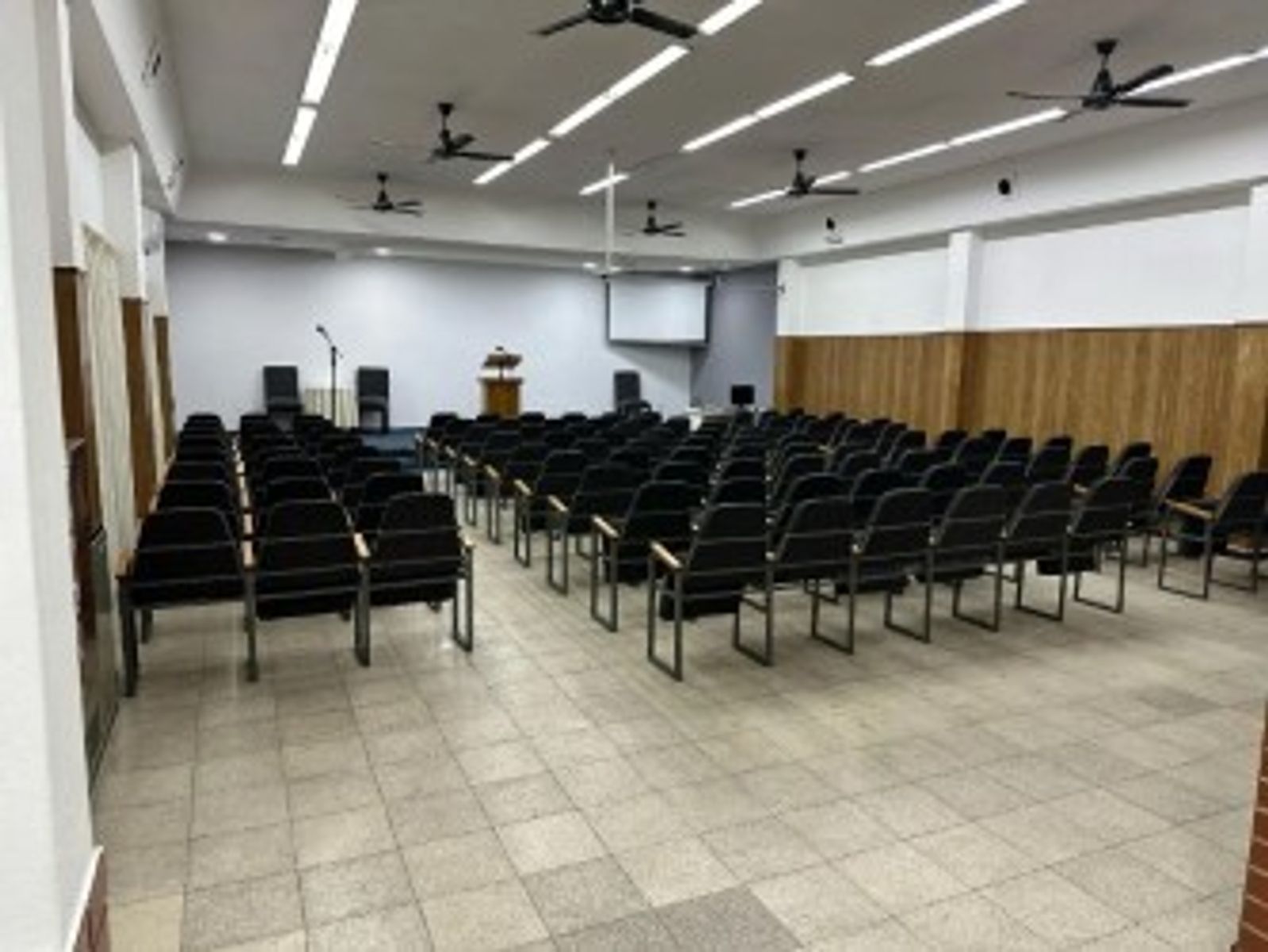 VENTA - CASA COMERCIAL TIPO SALON ISIDRO CASANOVA