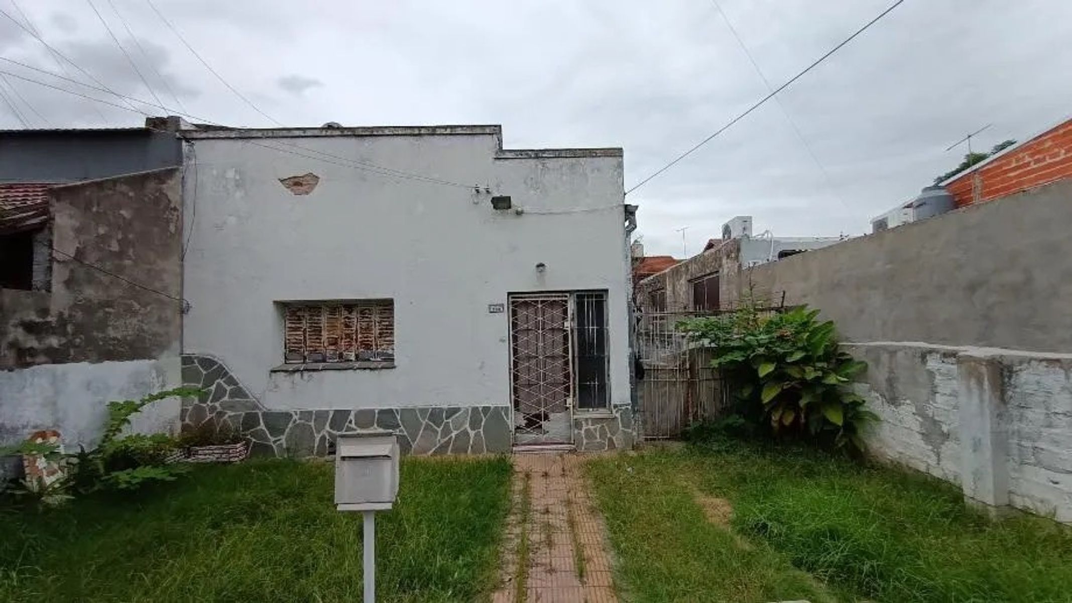 VENTA CASA 3 AMBIENTES MORON