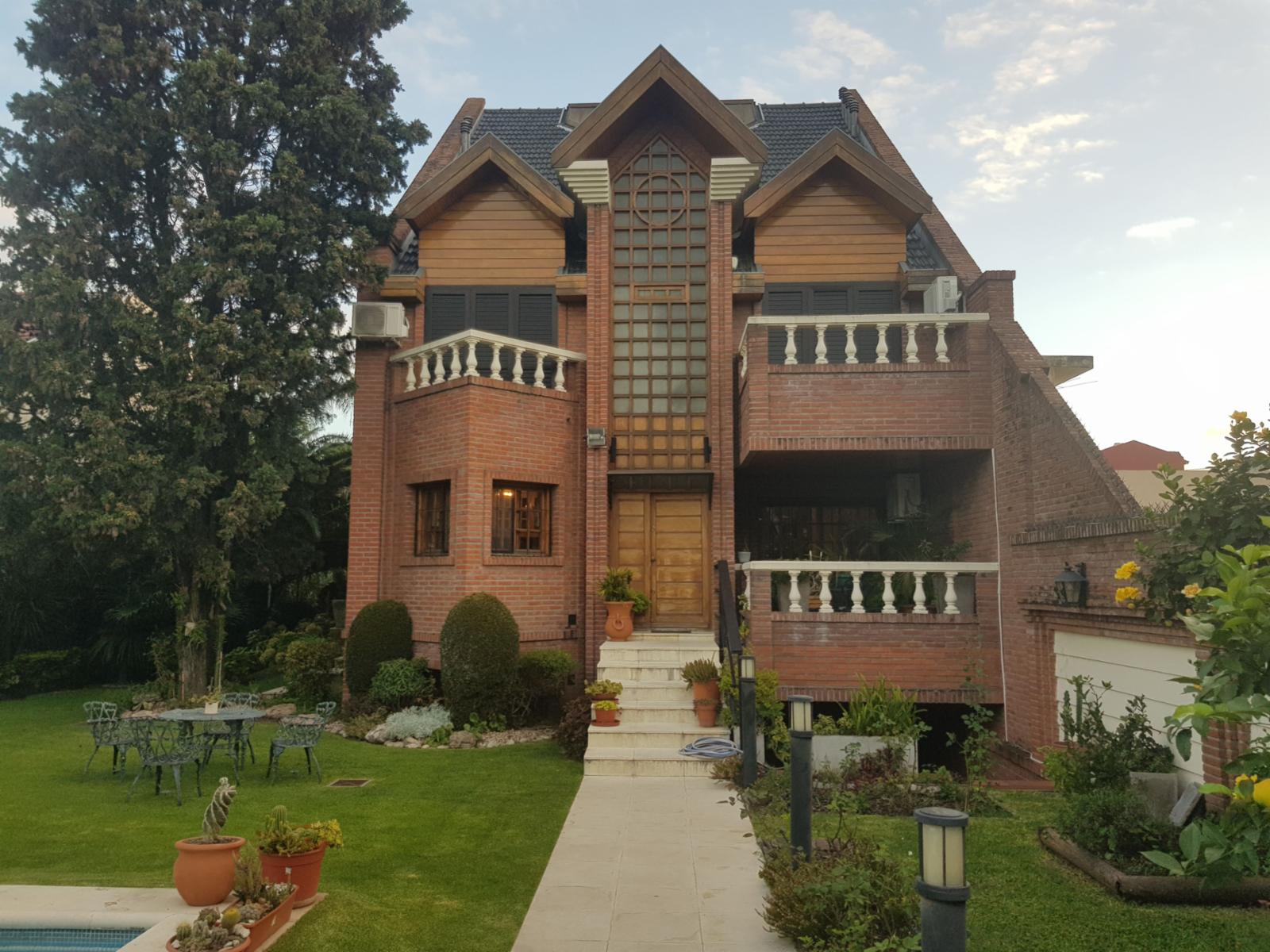 MAGNIFICA CASA DE EXCELENTE CATEGORIA EN VENTA
