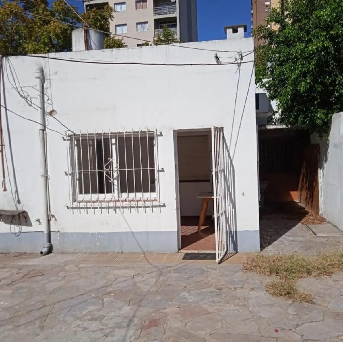 Casa de cuatro ambientes a la venta en San Miguel