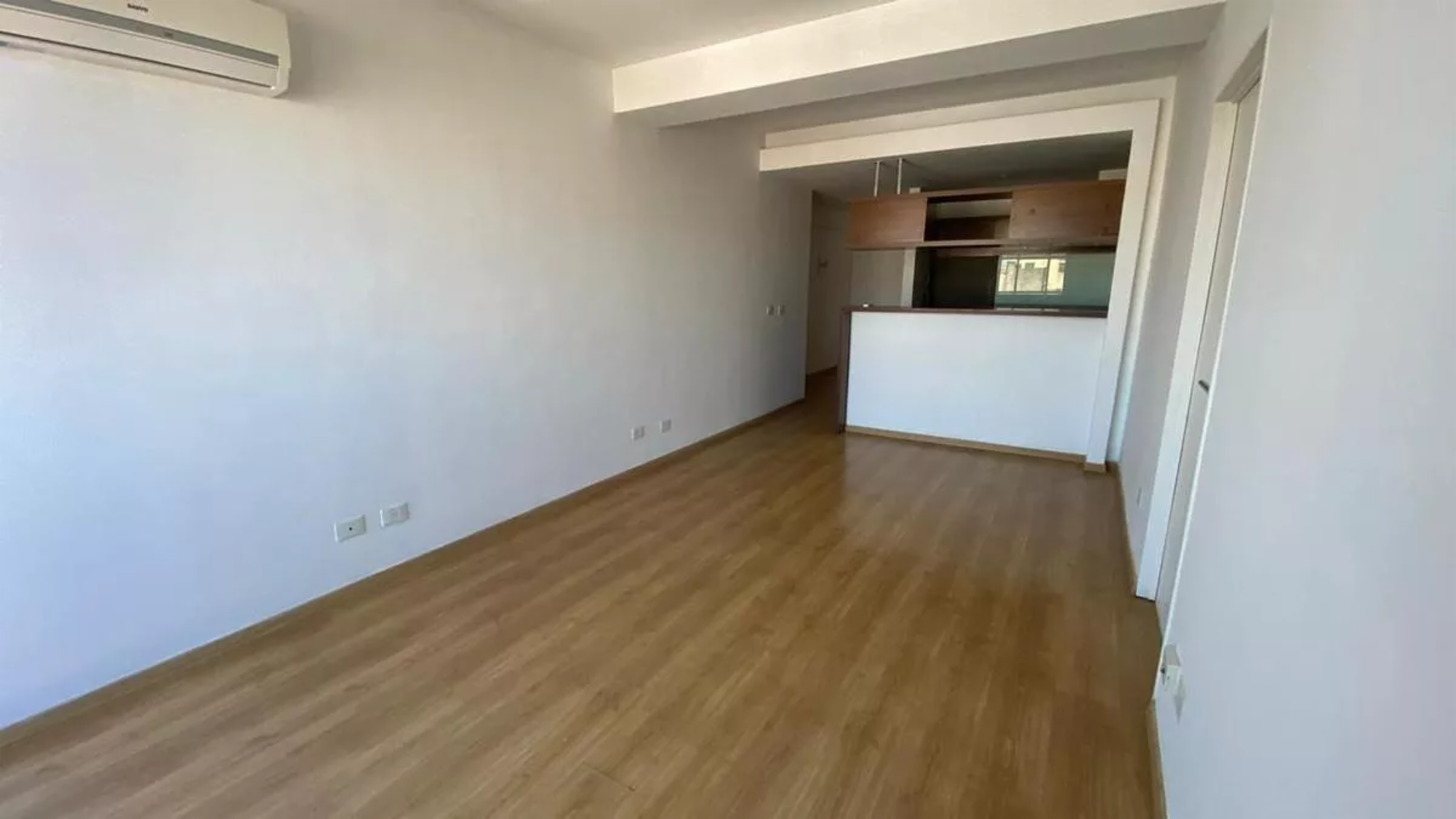 Venta De Departamento 2 Ambientes Con Balcón En Monserrat, Capital Federal
