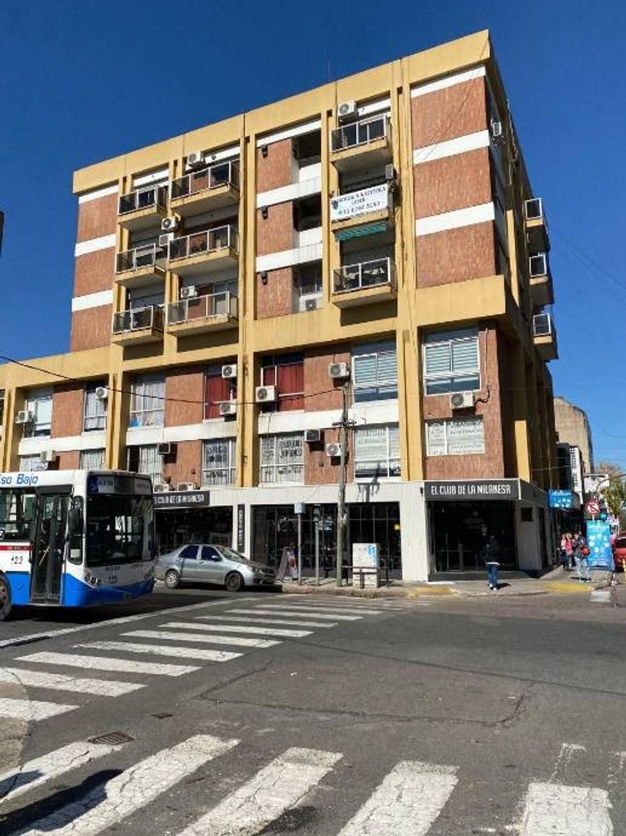 OFICINA CENTRICA EN VENTA - MORON
