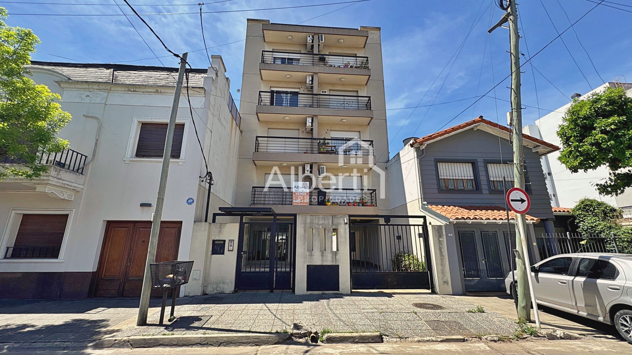 VENTA DEPARTAMENTO 2 AMBIENTES CON COCHERA EN HAEDO NORTE.