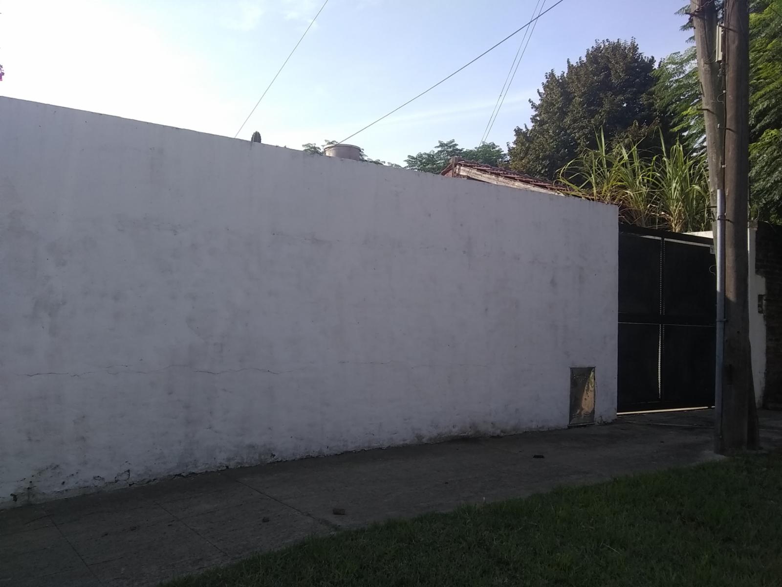 Excelente propiedad en lote propio 3 amb con fondo libre y entrada de auto pasante, muy buen estado general.Barrio parque Sur Horeis
