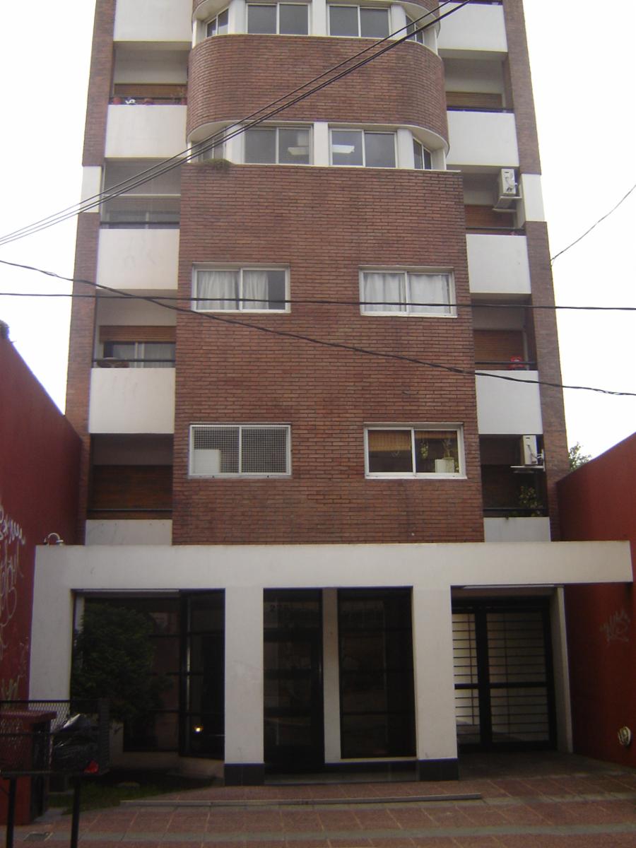 25 DE MAYO AL 200 SEMIPISO CON COCHERA EXCELENTE UBICACION APTO CREDITO