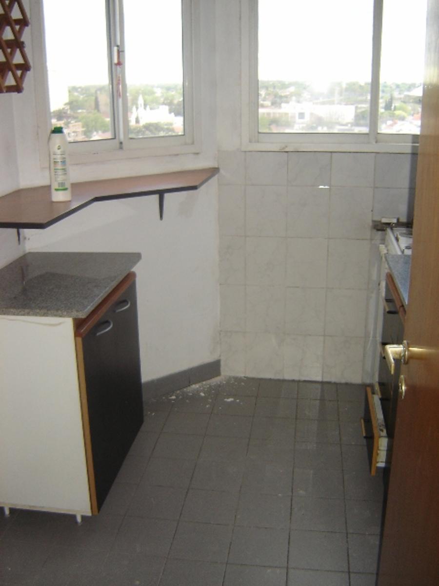 25 DE MAYO 275  SEMIPISO CON COCHERA EXCELENTE UBICACION APTO CREDITO · Lomas De Zamora — foto 4