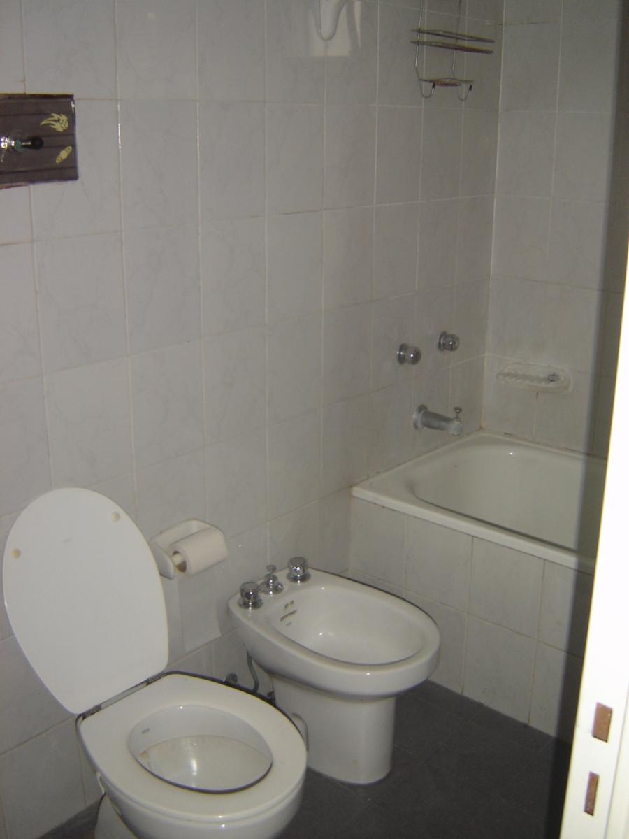 25 DE MAYO 275  SEMIPISO CON COCHERA EXCELENTE UBICACION APTO CREDITO · Lomas De Zamora — foto 6