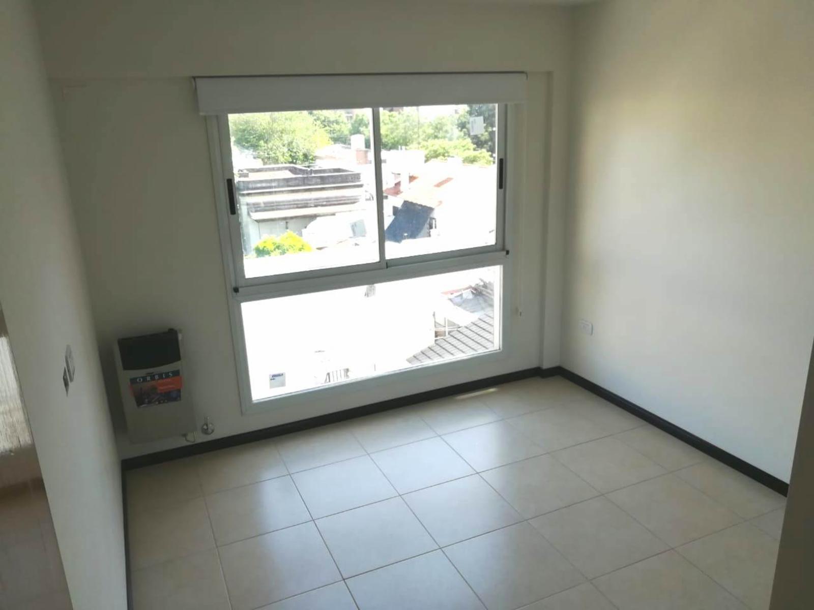 Santa Fe 600 · Morón — foto 7