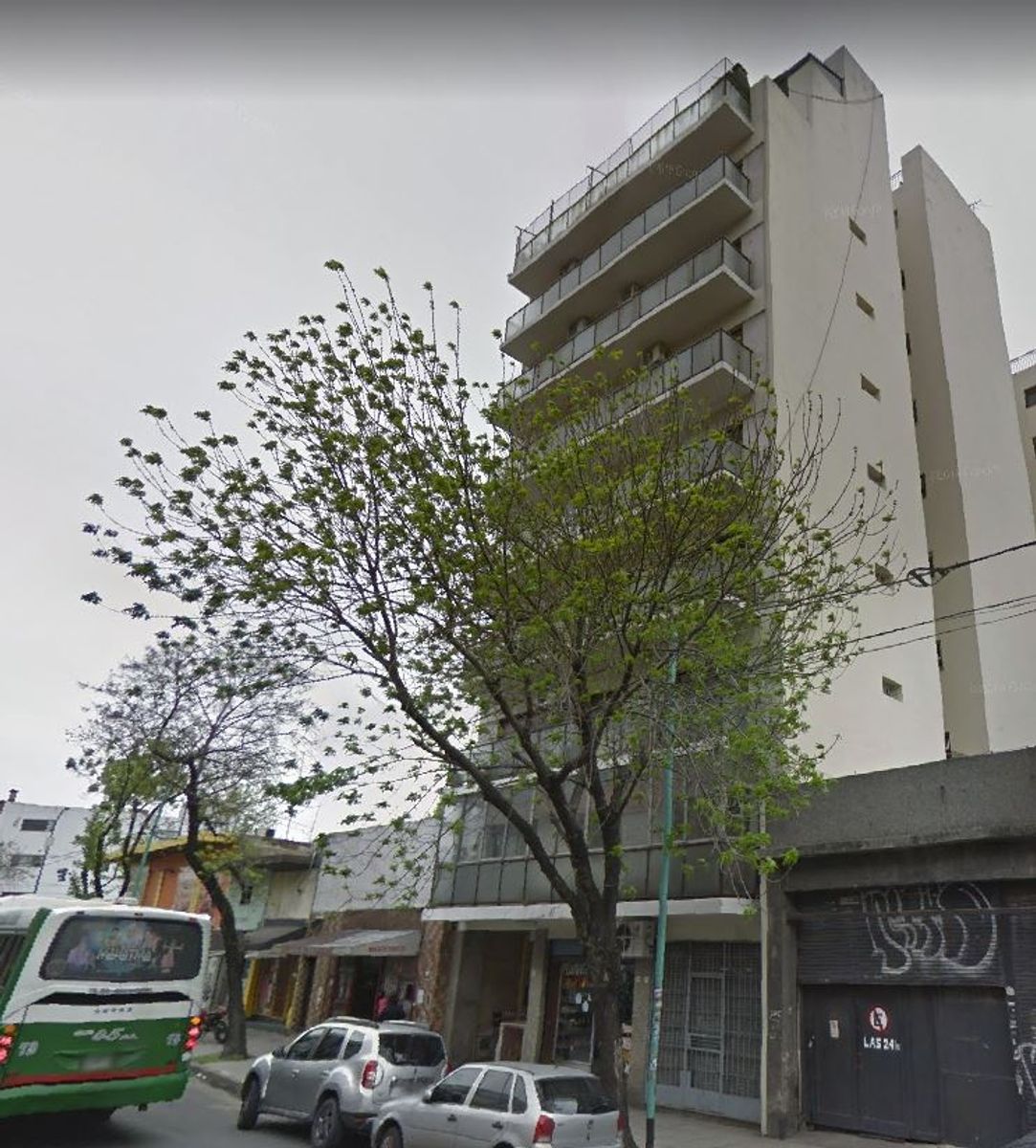 Barracas: 83mts con Balcón al frente y Patio Vieytes 1300 entre California y Alvarado
