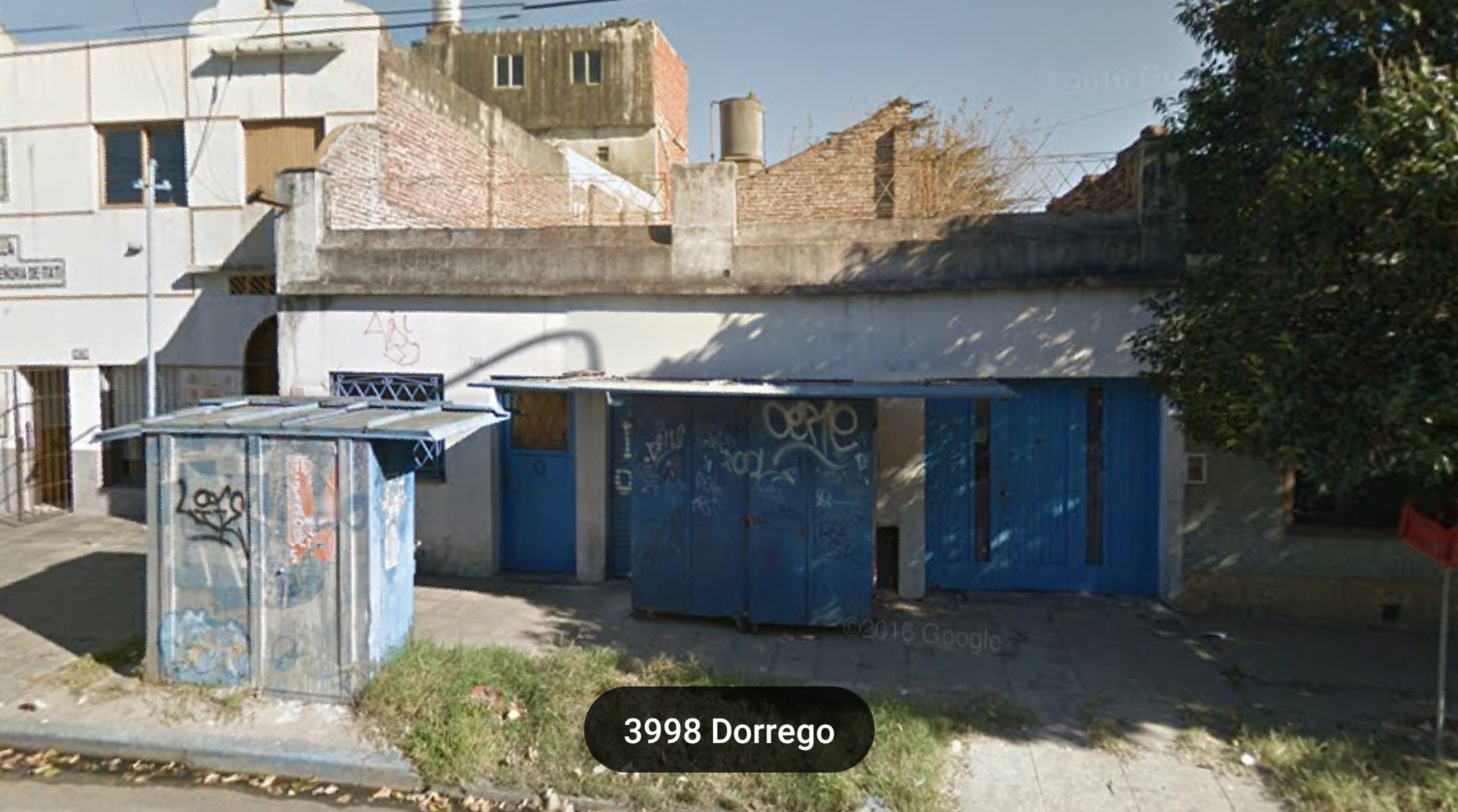CASA Y LOCAL + COCHERA Y FONDO LIBRE - San Andrés