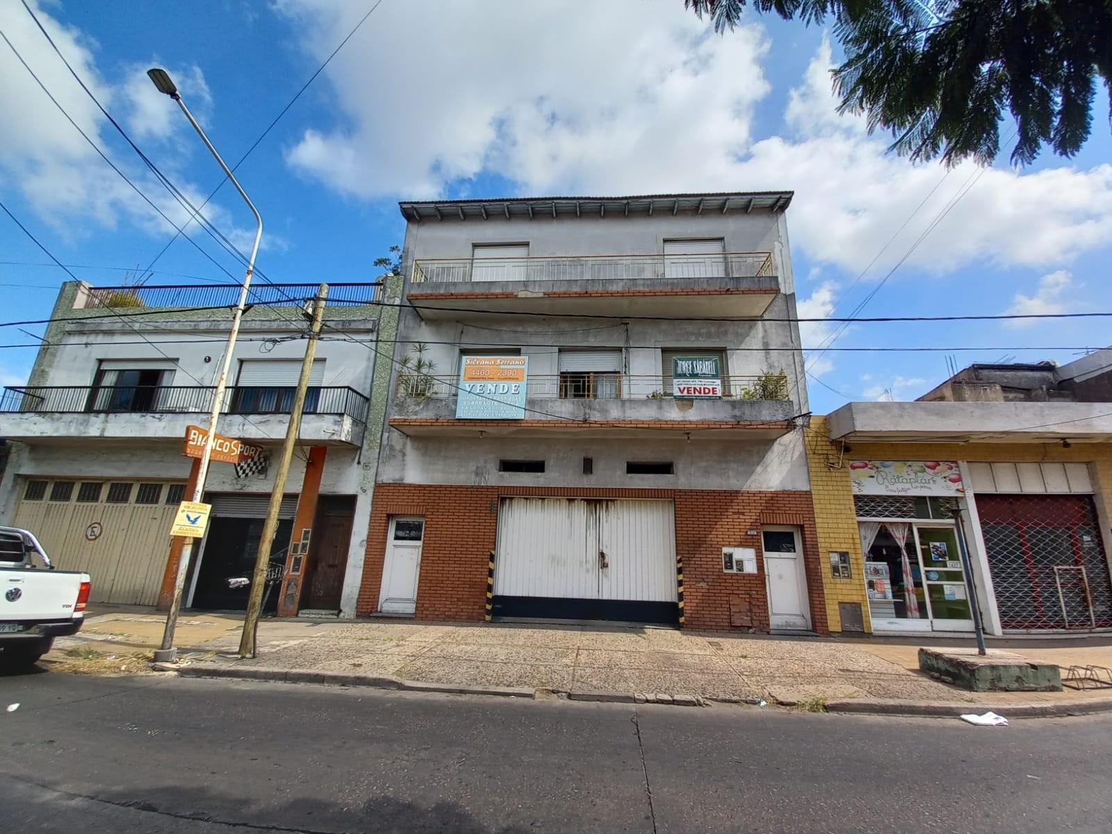 Local con vivienda sobre Triunvirato, Ramos Mejia